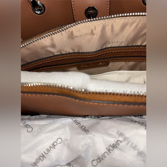 NWT Calvin Klein “Garnet” Shoulder Bag. Approx measurements as pictured - Picture 6 of 14